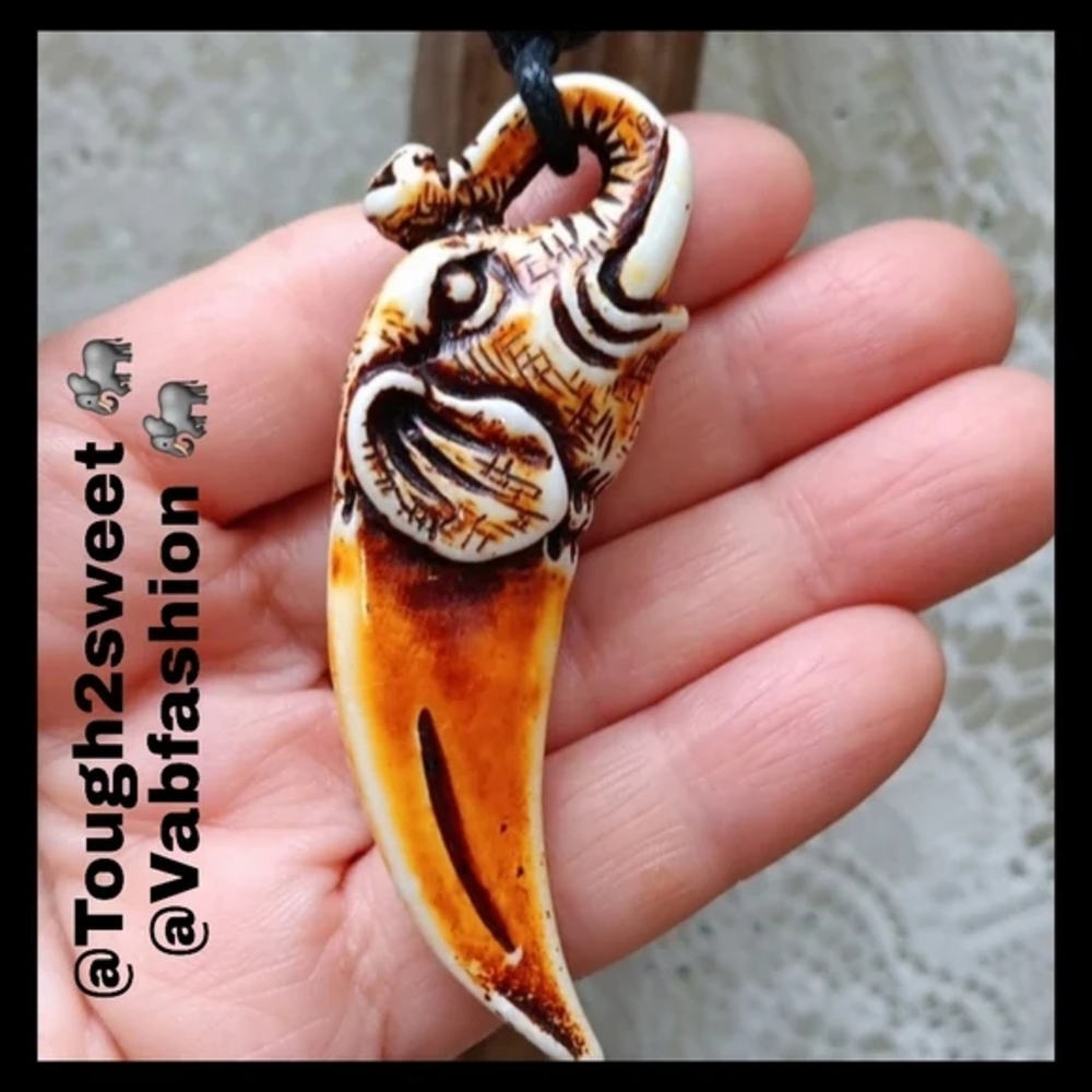 ARTISAN CARVED RESIN HIGHLY DETAILED ADJUSTABLE ELEPHANT NECKLACE W/ BOX (EL5)